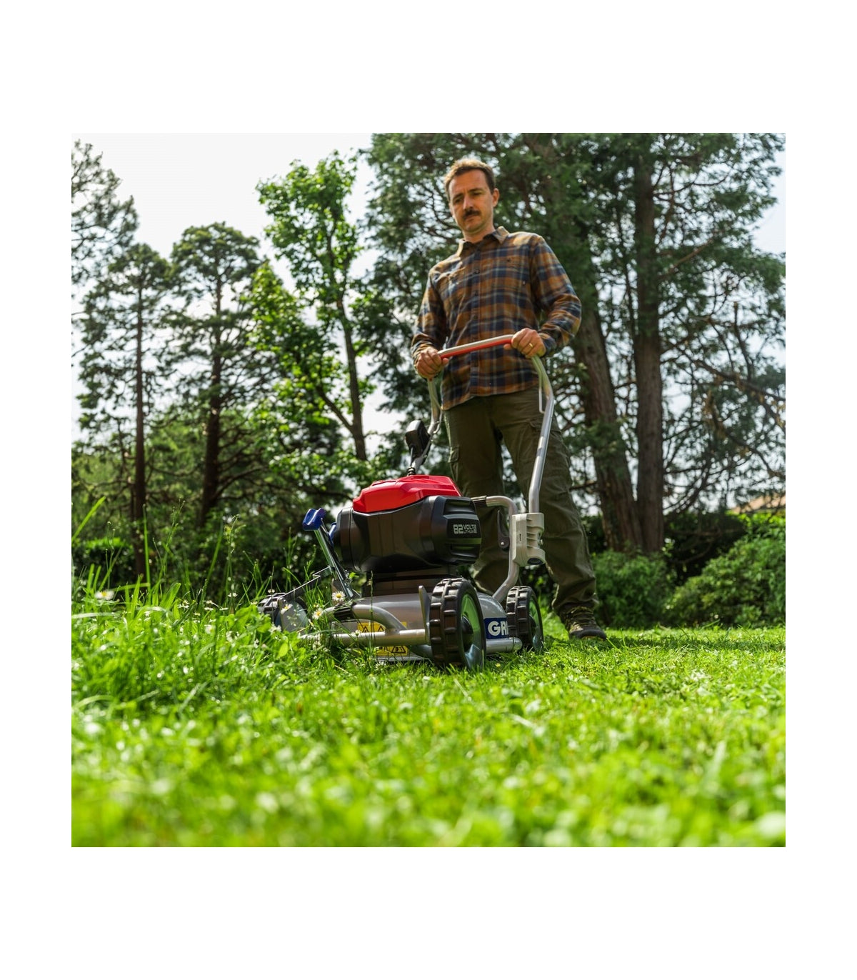 Rasaerba professionale a batteria da 82 V, autonomia 1000 m², mulching - GRIN BM46-82V