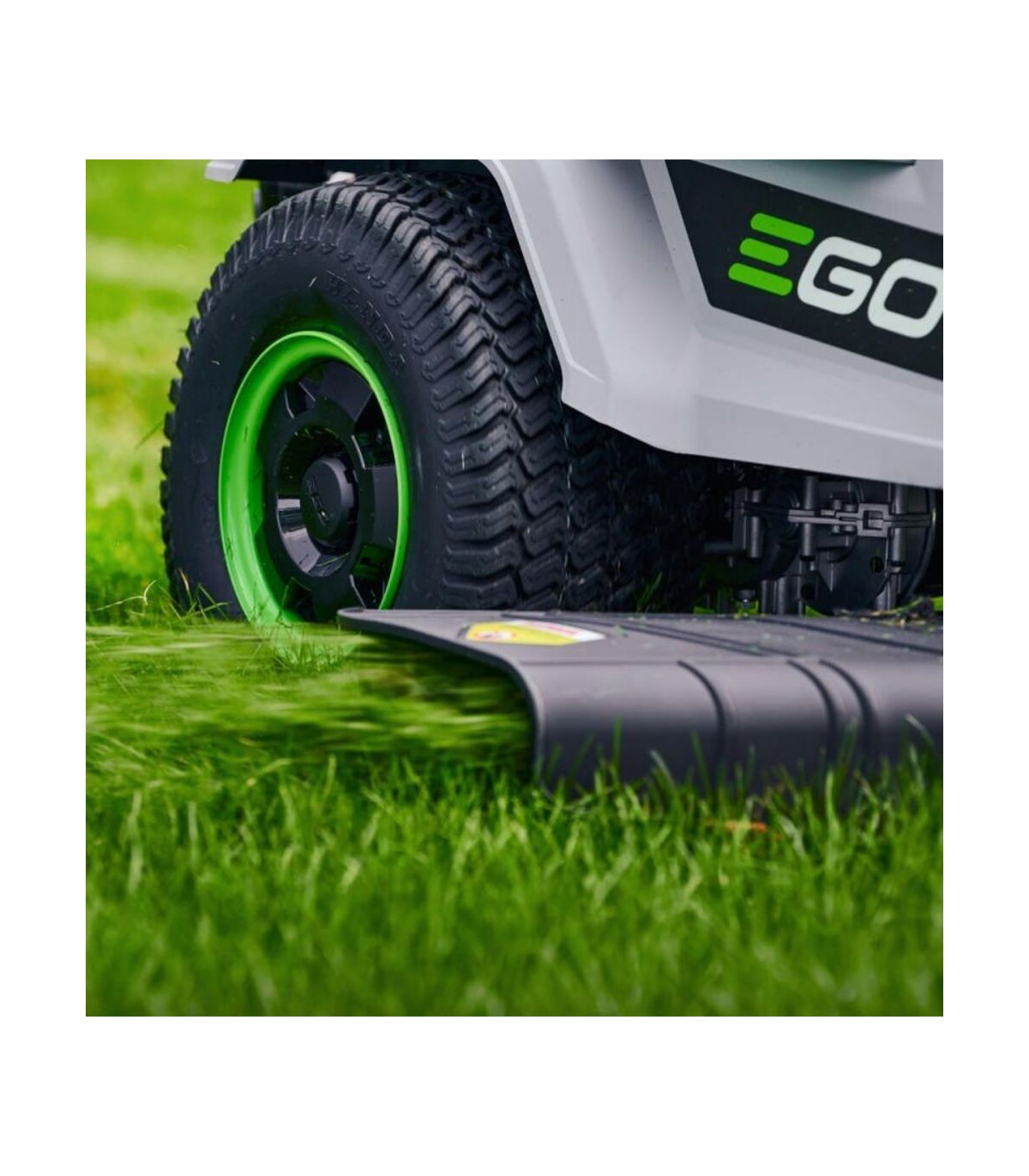 Tosaerba elettrico con operatore a bordo, rotazione zero, larghezza di taglio 107 cm, 4 batterie da 56 V 10 Ah - EGO ZT4201E